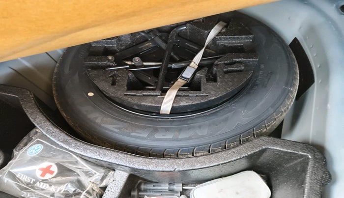 2015 Volkswagen Vento HIGHLINE PETROL AT, Petrol, Automatic, 78,589 km, tyre