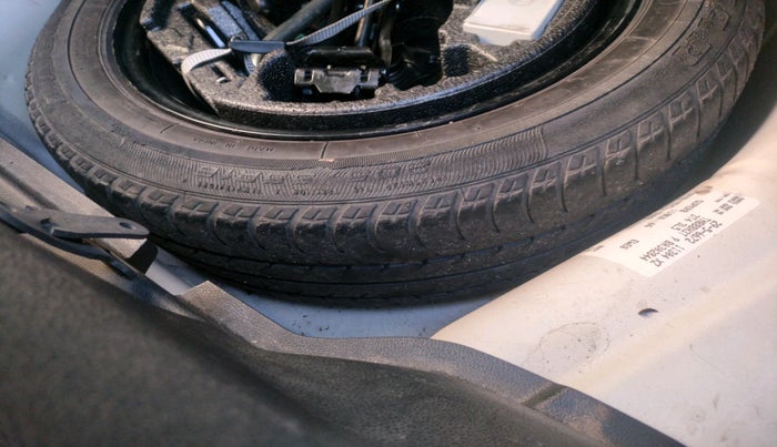 2011 Skoda Superb ELEGANCE 1.8 TSI MT, Petrol, Manual, 48,605 km, tyre