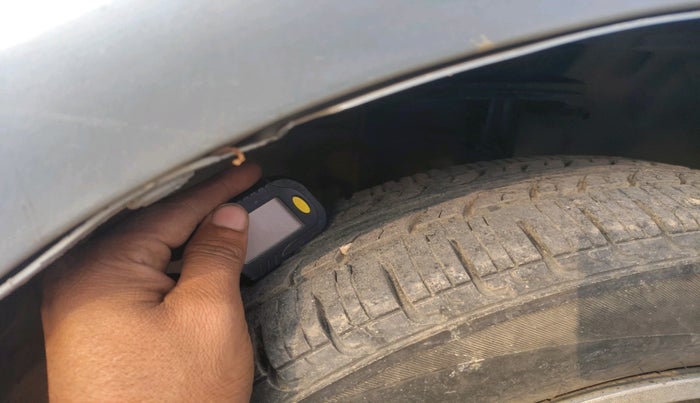 2012 Toyota Etios Liva G, Petrol, Manual, 1,82,437 km, tyre