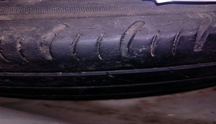 2016 Hyundai Elite i20 ASTA 1.4 CRDI (O), Diesel, Manual, 1,06,246 km, tyre