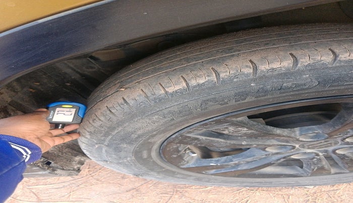 2018 Maruti Vitara Brezza ZDI, Diesel, Manual, 80,666 km, tyre