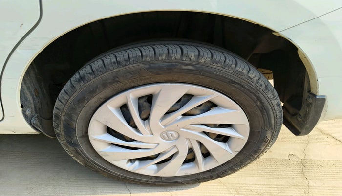 2021 Maruti Ertiga VXI CNG, Petrol, Manual, 1,81,454 km, tyre