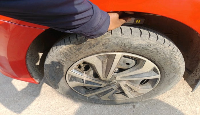 2019 Volkswagen Polo TRENDLINE 1.0L, Petrol, Manual, 90,142 km, tyre