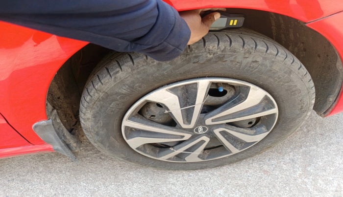 2019 Volkswagen Polo TRENDLINE 1.0L, Petrol, Manual, 90,142 km, tyre