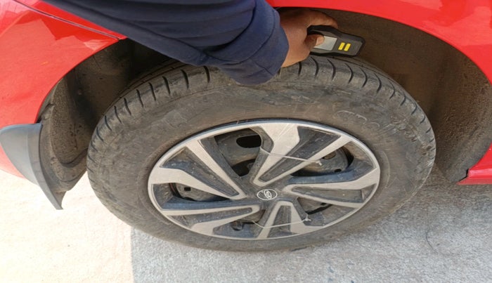 2019 Volkswagen Polo TRENDLINE 1.0L, Petrol, Manual, 90,142 km, tyre