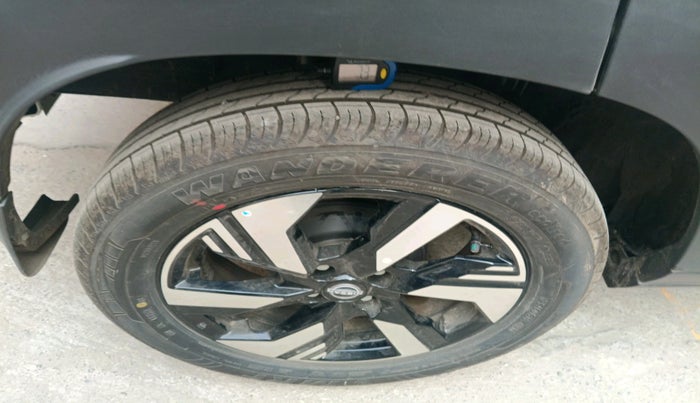 2025 Nissan MAGNITE N-Connecta B4D 1.0 Petrol AMT, Petrol, Automatic, 509 km, tyre