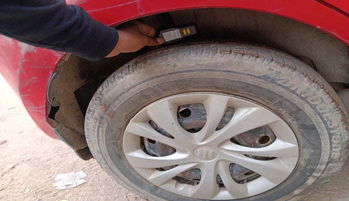 2018 Maruti Swift VXI AMT, Petrol, Automatic, 67,174 km, tyre