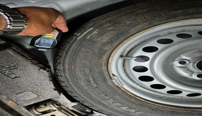 2015 Honda Amaze 1.2L I-VTEC E, Petrol, Manual, 42,691 km, tyre