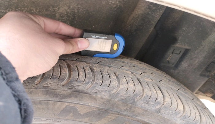 2011 Toyota Etios G, Petrol, Manual, 1,63,150 km, tyre