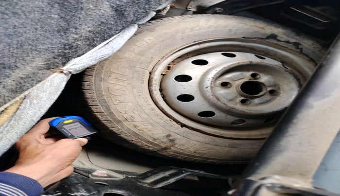 2015 Maruti Wagon R 1.0 LXI CNG, Petrol, Manual, 1,04,159 km, tyre