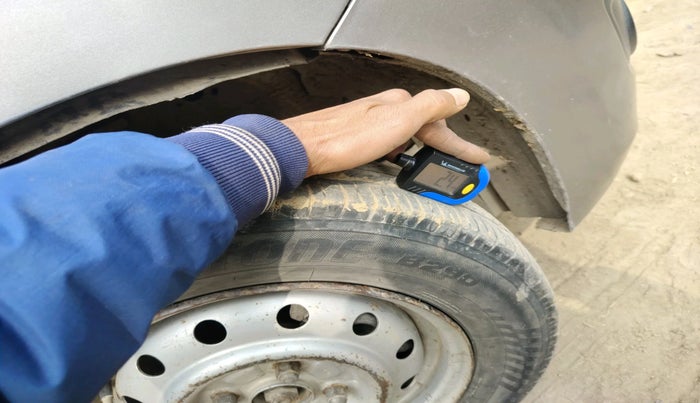 2015 Maruti Wagon R 1.0 LXI CNG, Petrol, Manual, 1,04,159 km, tyre