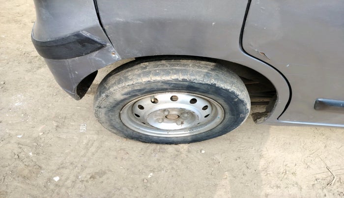 2015 Maruti Wagon R 1.0 LXI CNG, Petrol, Manual, 1,04,159 km, tyre