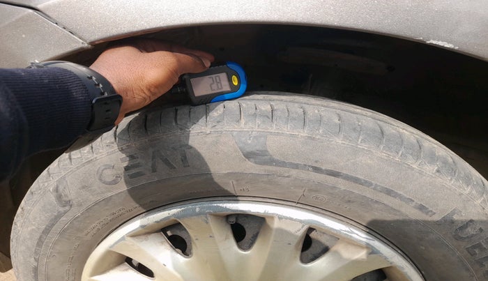 2015 Maruti Swift Dzire VXI, Petrol, Manual, 1,93,196 km, tyre