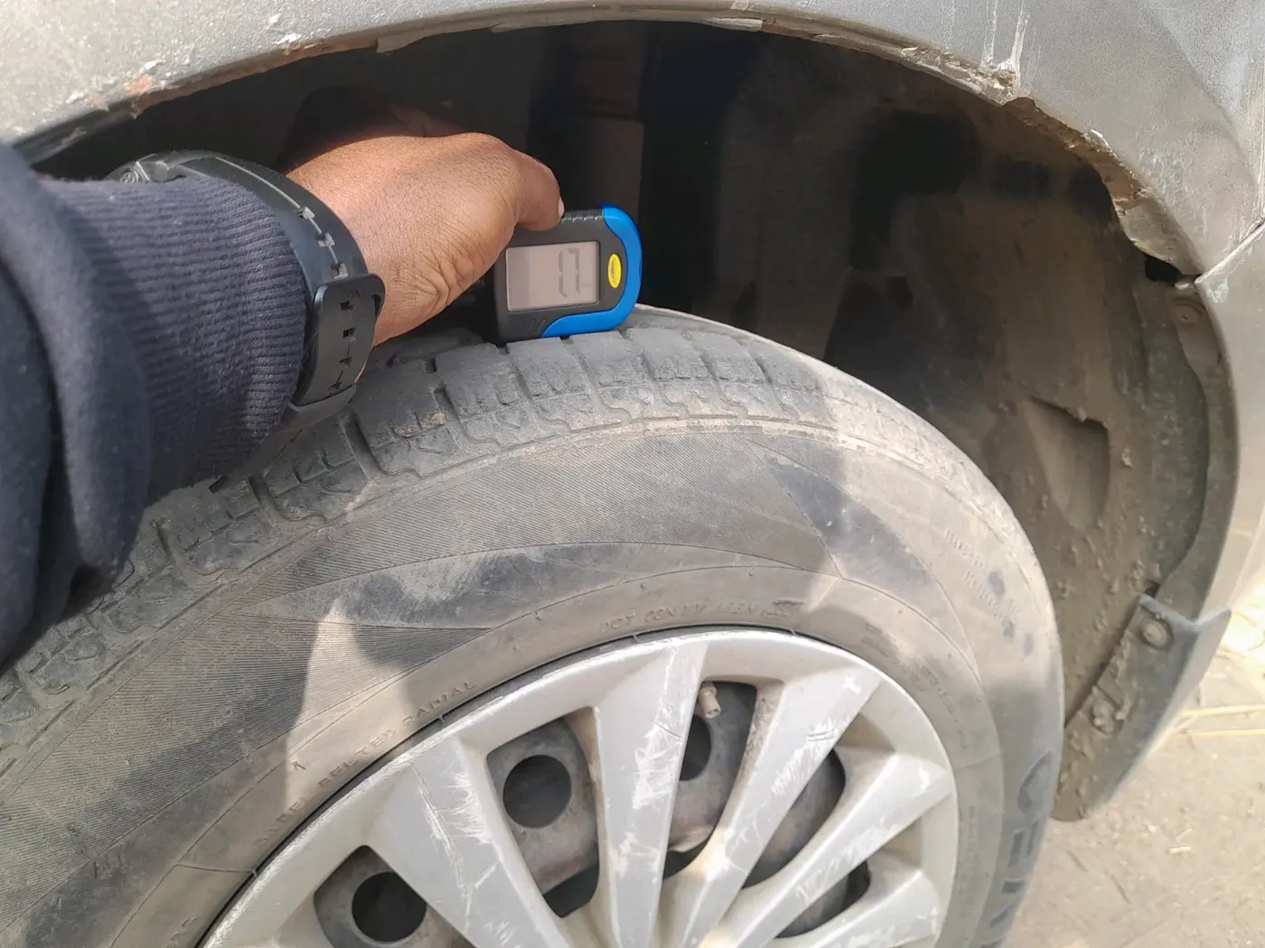 2015 Maruti Swift Dzire VXI, Petrol, Manual, 1,93,196 km, tyre