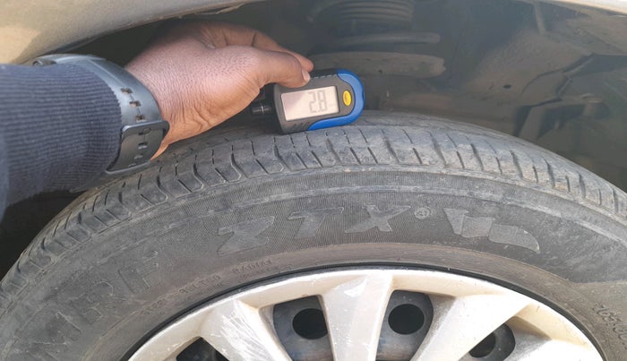 2015 Maruti Swift Dzire VXI, Petrol, Manual, 1,93,196 km, tyre