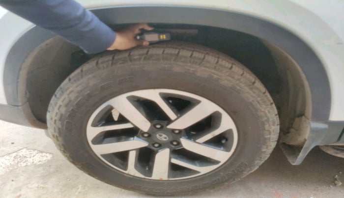 2022 Tata Harrier XZA PLUS 2.0L, Diesel, Automatic, 56,671 km, tyre