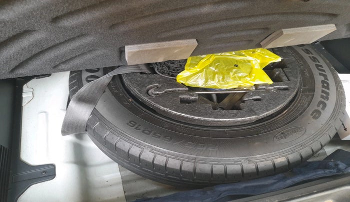 2017 Hyundai Creta SX 1.6 DIESEL, Diesel, Manual, 1,01,880 km, tyre