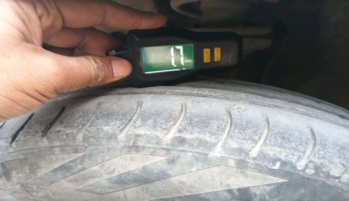 2015 Maruti Wagon R 1.0 LXI CNG, Petrol, Manual, 1,35,781 km, tyre