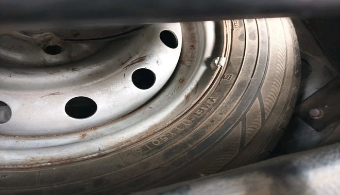 2015 Maruti Wagon R 1.0 LXI CNG, Petrol, Manual, 1,35,781 km, tyre