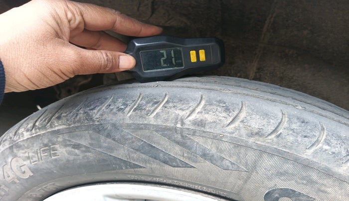 2015 Maruti Wagon R 1.0 LXI CNG, Petrol, Manual, 1,35,781 km, tyre