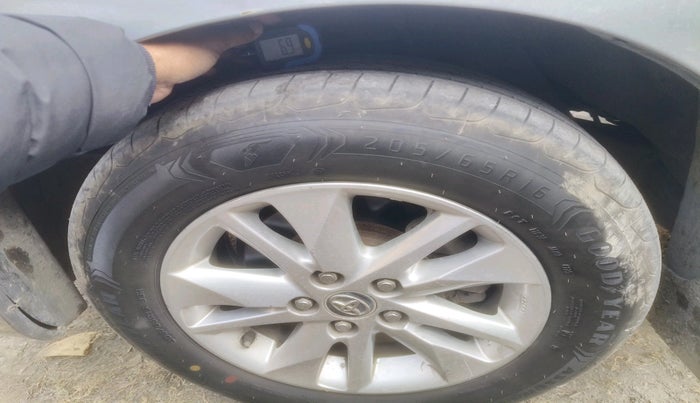 2019 Toyota Innova Crysta 2.4 VX 7 STR, Diesel, Manual, 1,01,416 km, tyre