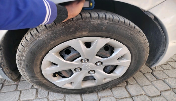 2016 Hyundai Grand i10 SPORTZ 1.1 CRDI, Diesel, Manual, 78,598 km, tyre