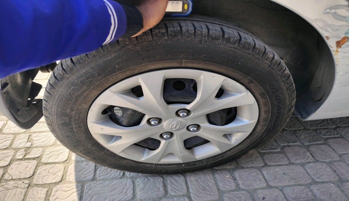 2016 Hyundai Grand i10 SPORTZ 1.1 CRDI, Diesel, Manual, 78,598 km, tyre