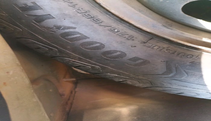 2011 Ford Figo EXI 1.2 PETROL, Petrol, Manual, 1,48,092 km, tyre