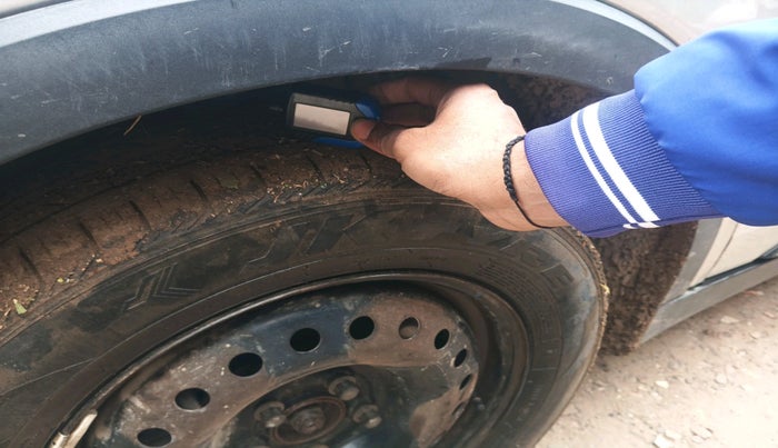 2019 Mahindra XUV300 W6 1.5 DIESEL, Diesel, Manual, 1,02,432 km, tyre