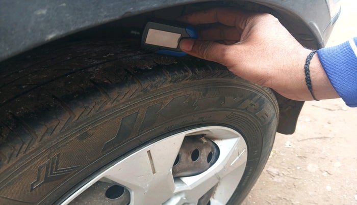 2019 Mahindra XUV300 W6 1.5 DIESEL, Diesel, Manual, 1,02,432 km, tyre