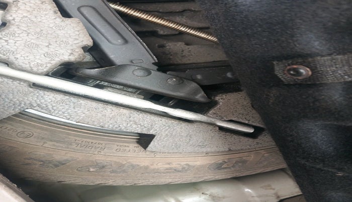 2019 Mahindra XUV300 W6 1.5 DIESEL, Diesel, Manual, 1,02,432 km, tyre