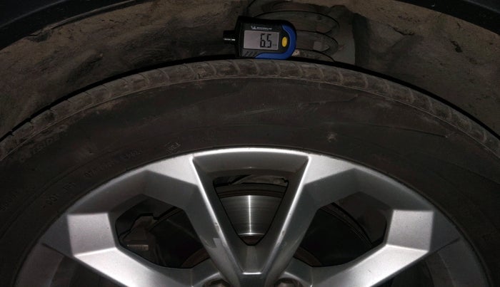 2016 Audi Q3 35 TDI Quattro, Diesel, Automatic, 1,20,577 km, tyre