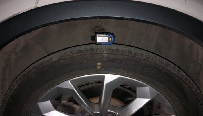 2016 Audi Q3 35 TDI Quattro, Diesel, Automatic, 1,20,577 km, tyre