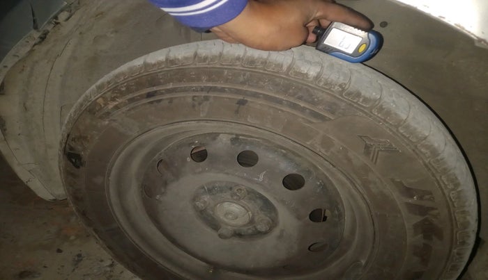 2014 Maruti Swift Dzire VDI, Diesel, Manual, 2,44,715 km, tyre