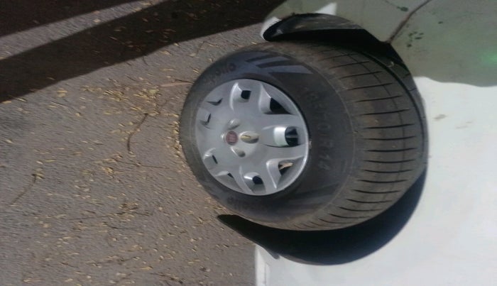 2012 Fiat Grand Punto ACTIVE 1.3, Diesel, Manual, 1,00,350 km, tyre