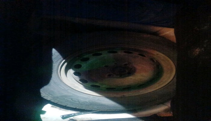 2012 Fiat Grand Punto ACTIVE 1.3, Diesel, Manual, 1,00,350 km, tyre