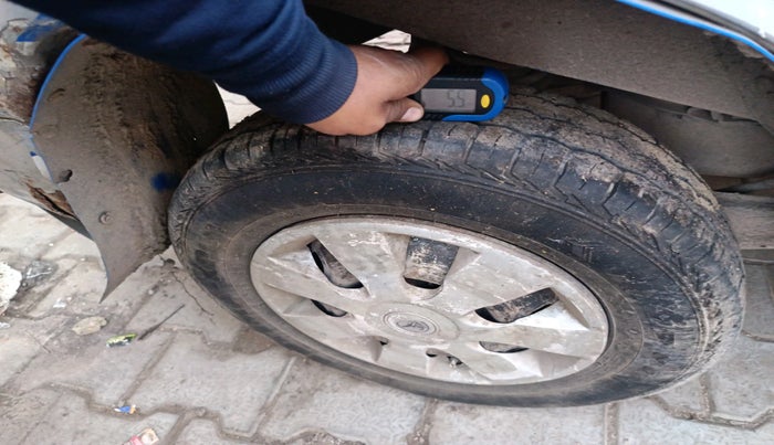 2012 Maruti Eeco 5 STR, Petrol, Manual, 2,02,686 km, tyre