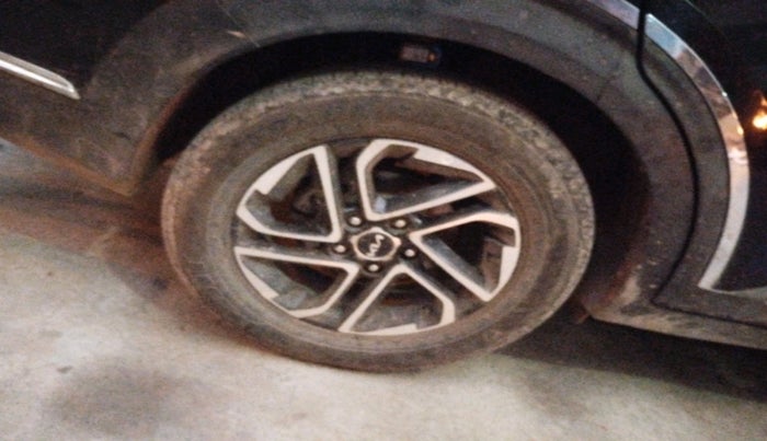 2023 KIA CARENS  PRESTIGE PLUS 1.5 TURBO PETROL DCT 7 STR, Petrol, Automatic, 21,203 km, tyre