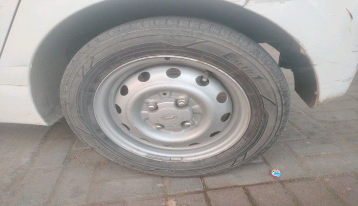 2017 Hyundai Eon ERA +, Petrol, Manual, 47,297 km, tyre