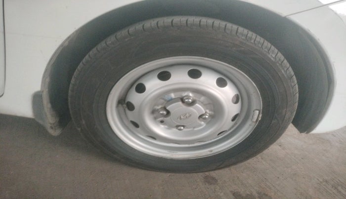 2017 Hyundai Eon ERA +, Petrol, Manual, 47,297 km, tyre