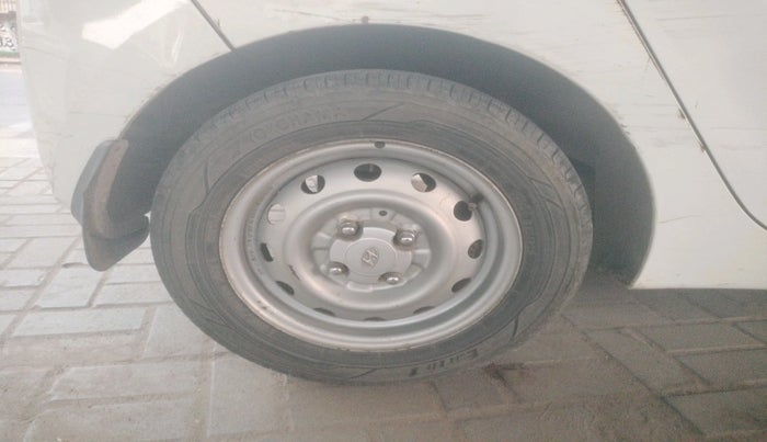 2017 Hyundai Eon ERA +, Petrol, Manual, 47,297 km, tyre