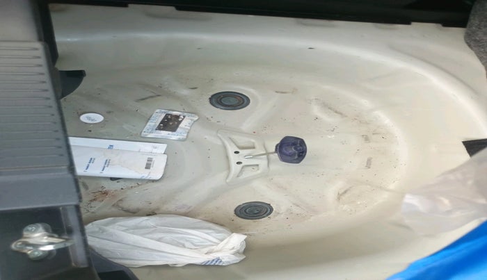 2024 Maruti Swift VXi, Petrol, Manual, 9,990 km, tyre