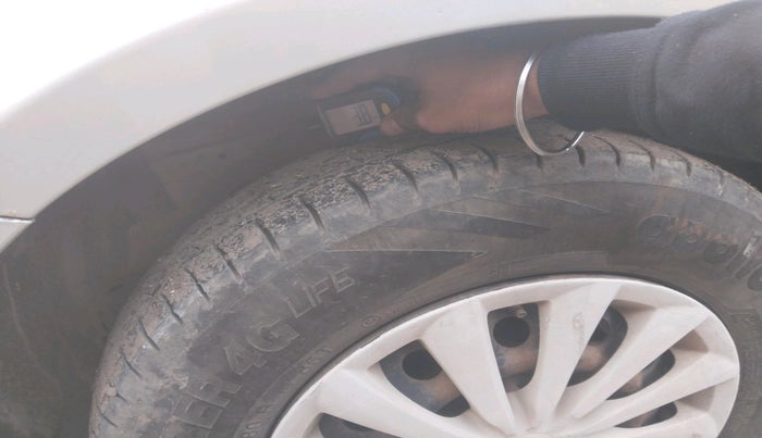 2016 Maruti Swift VXI, Petrol, Manual, 61,705 km, tyre