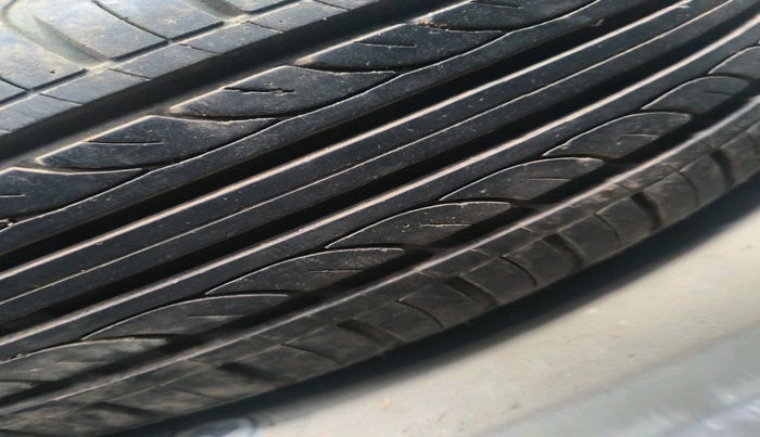 2013 Volkswagen Vento HIGHLINE DIESEL 1.6, Diesel, Manual, 99,749 km, tyre