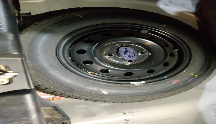 2019 Maruti Swift VXI AMT, Petrol, Automatic, 63,295 km, tyre