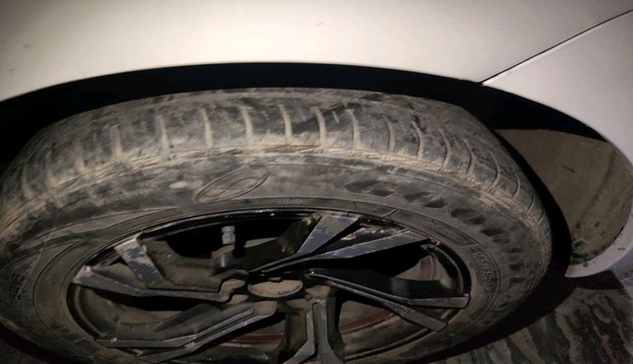 2019 Maruti Swift VXI AMT, Petrol, Automatic, 63,295 km, tyre