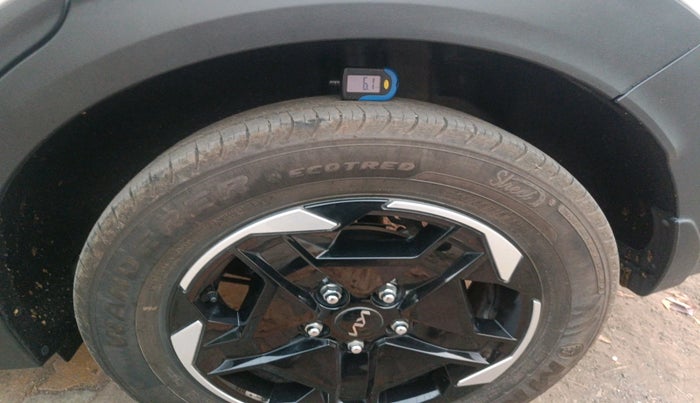 2025 KIA Carens Clavis HTK 1.5 Diesel MT, Diesel, Manual, 6,438 km, tyre