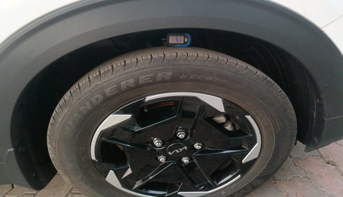 2025 KIA Carens Clavis HTK 1.5 Diesel MT, Diesel, Manual, 6,438 km, tyre