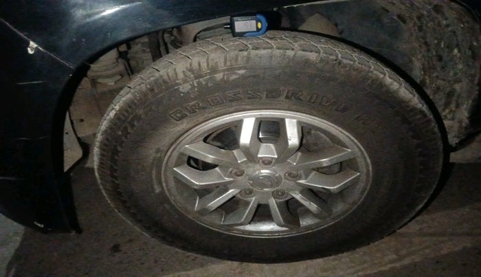 2017 Mahindra TUV300 T8, Diesel, Manual, 1,03,595 km, tyre