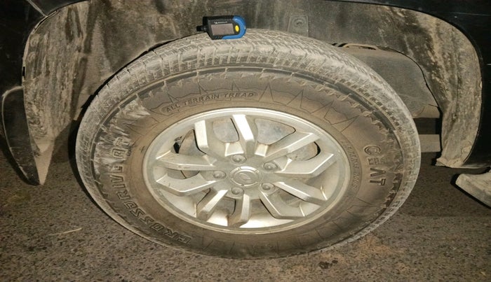 2017 Mahindra TUV300 T8, Diesel, Manual, 1,03,595 km, tyre